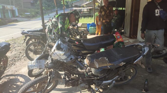 Babinsa Jalin Komsos dengan Usaha Bengkel Warga Desa Binaan