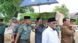 Dandim 0103/Aceh Utara Hadiri Pemakaman Istri Anggota Koramil 03/Dewantara