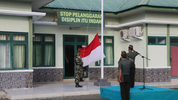 Pimpin Upacara Bendera Merah Putih 17 – an, Kasdim 0105/Abar Dengan Lugas Dan Tegas Bacakan Amanat Panglima TNI