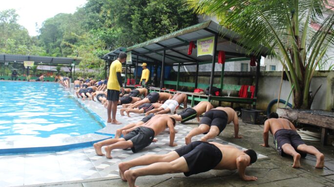 Prajurit Kodim Abdya Uji Ketangkasan Renang