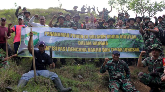 Kodim 0101/Kota Banda Aceh Gagas Penghijauan Lereng Gunung Glee Taron