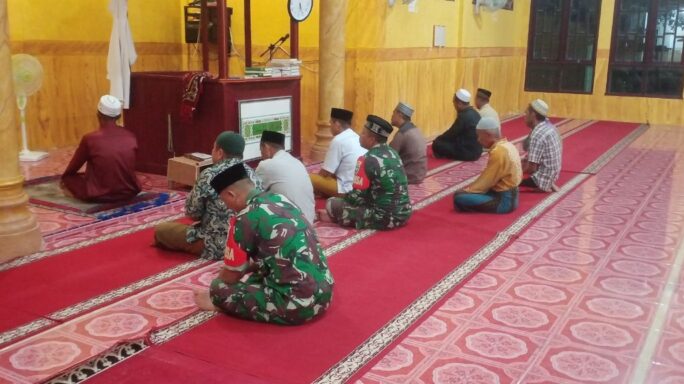 Babinsa Koramil 06/Babul Rahmah Laksanakan Manunggal Subuh berjamaah bersama warga Desa Binaan