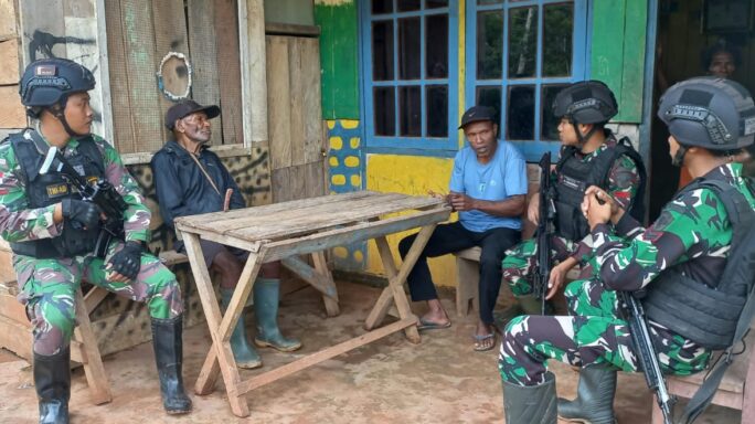 Melalui Binter Satgas Pamtas Statis RI-PNG Yonif 111/KB Pantau Situasi Dan Keadaan Masyarakat Perbatasan
