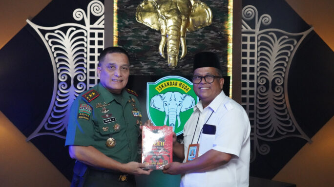 PANGDAM IM MENERIMA WAWANCARA EKSKLUSIF DARI TIM DOKUMENTER JAKARTA UNTUK MENGANGKAT PAHLAWAN NASIONAL ACEH