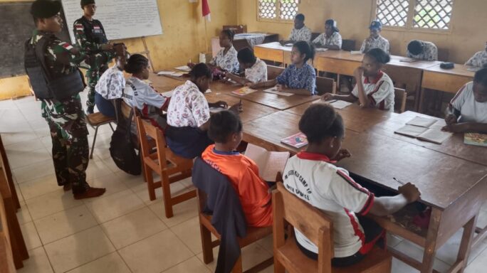 Rebut Hati Dan Pikiran Masyarakat Satgas Pamtas Statis RI-PNG Yonif 111/KB Terapkan Binter