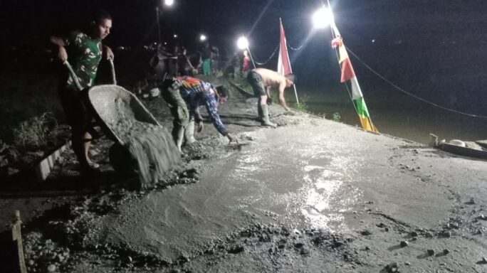 Dengan semangat Satgas TMMD Reguler bersama Masyarakat Tuntaskan Rabat Beton 