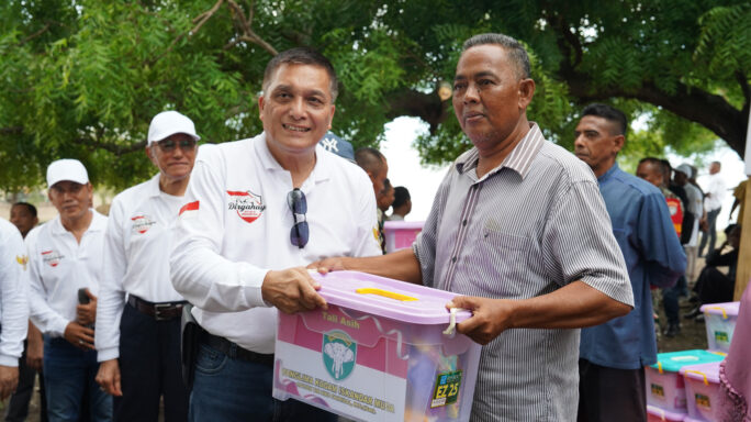 Kodam Iskandar Muda Gelar Kegiatan Pembentangan Bendera Merah Putih dan Pemberian Baksos kepada Masyarakat Gp.Lamreh
