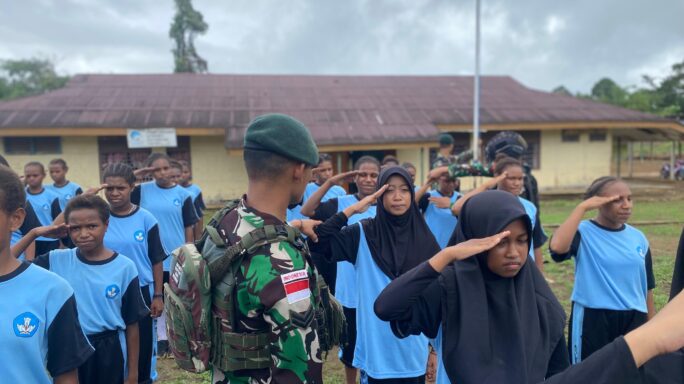 Satgas Pamtas Statis RI-PNG Yonif 111/KB Berikan Motivasi Kepada Murid