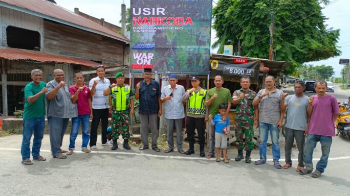 Cegah Dan Perangi Bahaya Narkoba, Kodim 0103/Aceh Utara Pasang Spanduk Usir Narkoba Dari Gampoeng Tanyoe