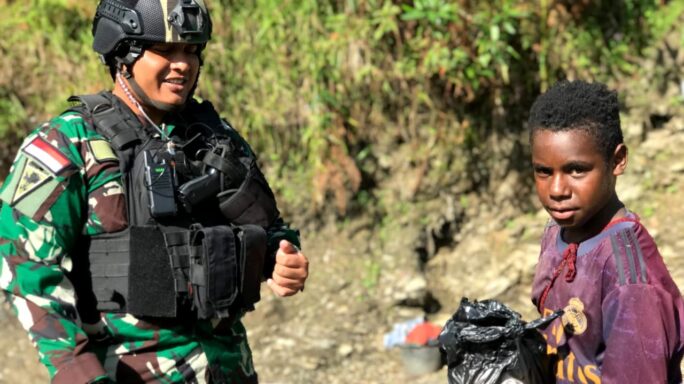 Satgas Yonif 115/ML Rutin Kunjungi Kampung Tinolok