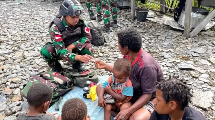 Pererat Komunikasi dengan Masyarakat, Satgas Yonif 115/ML Kunjungi Kampung Yambi