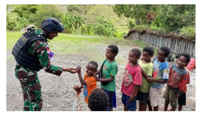 Bantu Kesulitan Masyarakat, Satgas Yonif 115/ML Lakukan Anjangsana ke Kampung Yalinggua