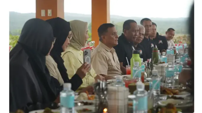 Pangdam IM dan Ibu Ketua Persit Kartika Chandra Kirana Daerah Iskandar Muda Ny.Eva Niko Fahrizal Sambut Kedatangan Rombongan Wisata Dulur Brigif 16/WY dan Kodim 0809/Kediri di Banda Aceh