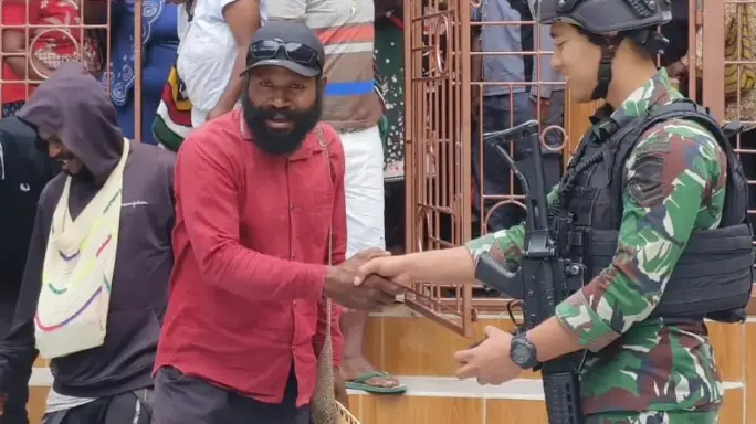 Satgas Yonif 116/Garda Samudra Hadiri Ibadah Bersama Dengan Masyarakat Distrik Tembagapura