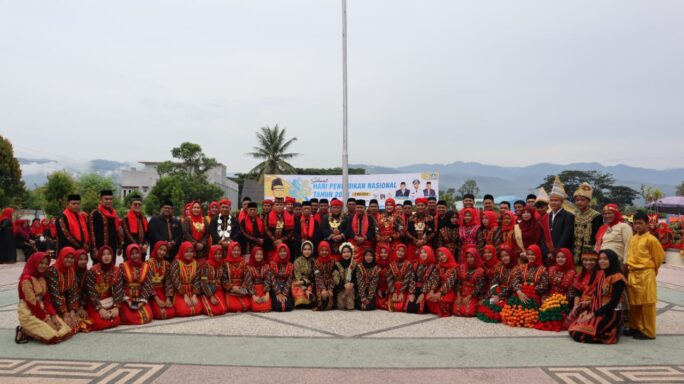 Danramil 07/Semadam Hadiri Upacara Bendera Peringatan Hari Pendidikan Nasional. Tahun 2024.