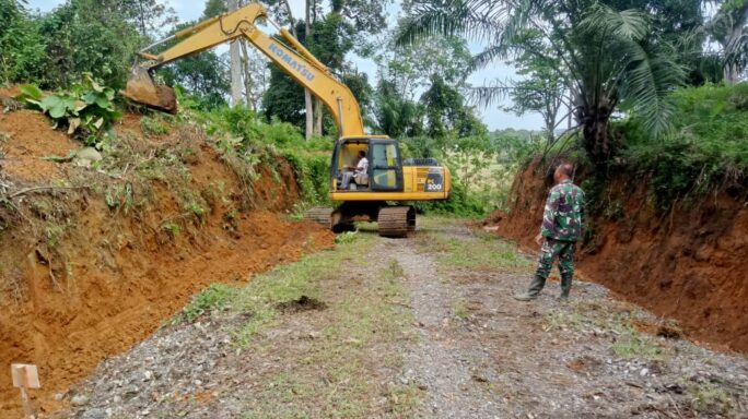 Satgas TMMD Reguler ke-120 Kodim 0116/Nagan Raya awasi Alat berat Excavator
