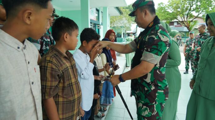 Perhatian dan Kasih Sayang untuk Anak Yatim, Danrem 012/TU Beri Santunan