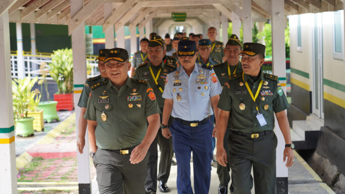 Irdam IM Dampingi Wairjen TNI melaksanakan pemantauan seleksi Catar Akademi TNI Selinda Aceh