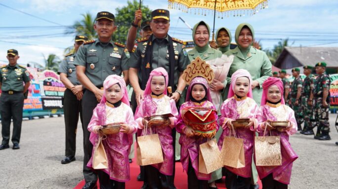 Kunjungi Kodim 0107/Aceh Selatan, Pangdam IM dan Ketua Persit KCK Daerah Iskandar Muda Sapa Prajurit dan Persit