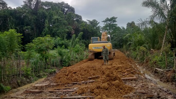Satas TMMD Reguler ke 120 Terus Timbun Jalan Gunakan Tanah Gunung