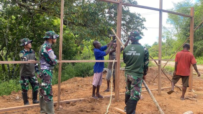 Masyarakat Bersama Satgas Pamtas Yonif 111/KB Dirikan Pasar Tradisional