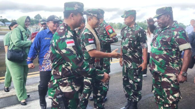 Dansatgas Pamtas Statis RI-PNG Yonif 111/KB Sambut Kedatangan Kasdam XVII/Cend 