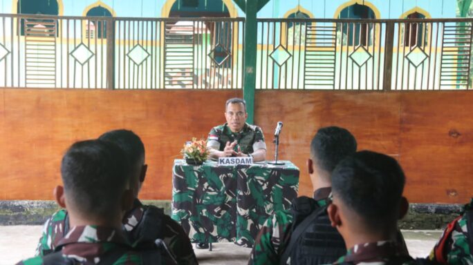 Kasdam XVII/Cenderawasih Kunjungi Pos Satgas Pamtas Statis RI-PNG Yonif 111/KB 