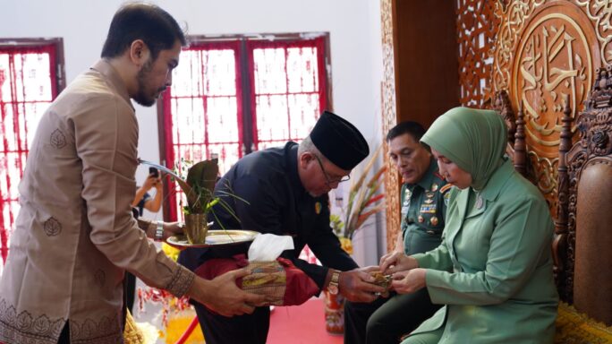 Silaturahmi Ke Pendopo Bupati Aceh Jaya, Pangdam IM Disambut hangat Bupati Aceh Jaya dan Dipeusijuk Ketua MPU Setempat.