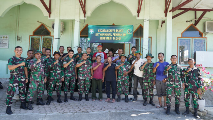 Sambut Idul Adha 1445 H, Prajurit Kodam IM Gelar Karya Bakti Bersihkan Mushola Masyarakat.