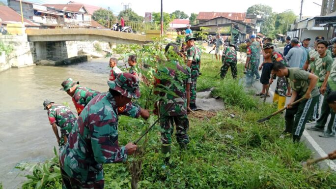 Prajurit Kodim 0108/Agara Laksanakan Gotong Royong Masal Sambut HUT Ke – 50 Kabupaten Aceh Tenggara