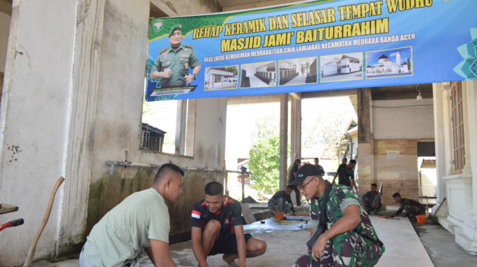 Kelanjutan Proses Perehapan Hari Pertama Masjid Baiturrahim Bantuan Pangdam IM dan Paguyuban DBK.