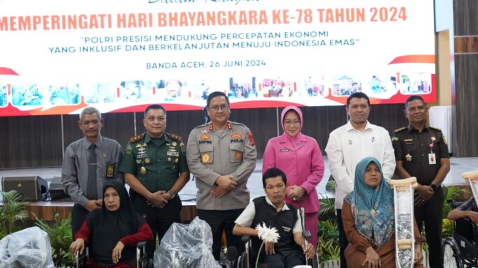 Pangdam IM bersama Kapolda Aceh Hadiri Zoom Meeting Dalam Rangka Bhakti Kesehatan Hari Bhayangkara Polri Ke-78 Tahun 2024 Di Polda Aceh.