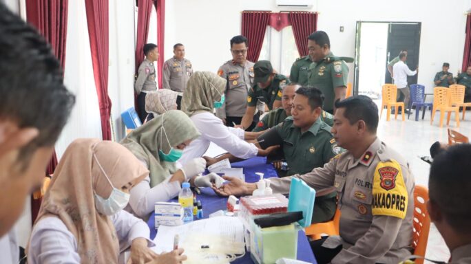 Personil Kodim 0116/Nagan Raya ikuti Donor darah Sambut Hut Polri ke-78.