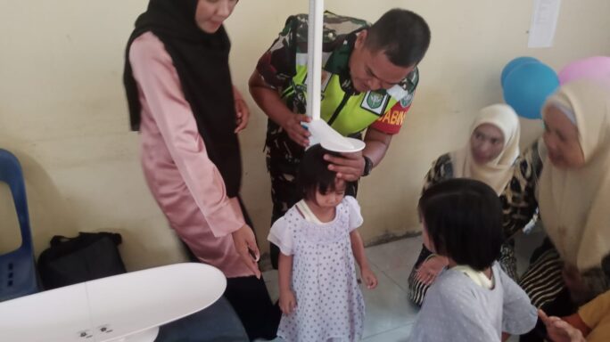 Monitoring Kesehatan Balita Dan Ibu Hamil, Babinsa Dampingi Posyandu.