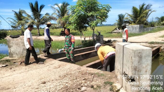 Kodim 0104/Aceh Timur Rehab Jembatan, Lancarkan Akses Pertanian di Beusa Seberang.