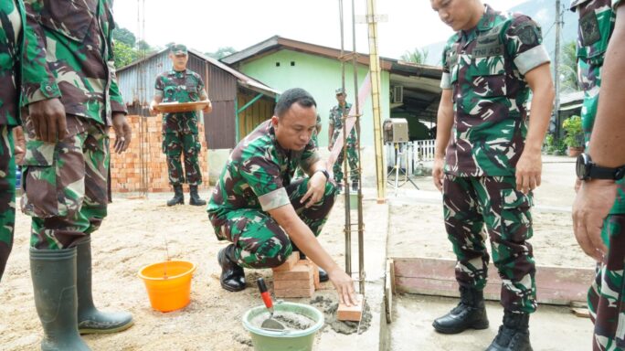 Danrem 012/TU Pasang Batu Bata Pertama Pembangunan Perumahan Prajurit Kodim 0107/Asel