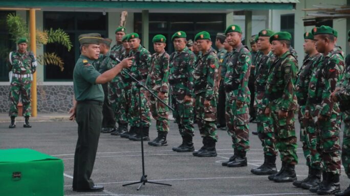 Pastikan Tidak Ada Aplikasi Judi Online, HP Prajurit Kodim 0105/Abar Di Cek Pasi Intel