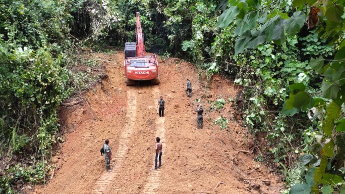 Kenang Jasa Pahlawan, TNI Buka Jalur Menuju Makam Cut Meutia Di Aceh Utara.