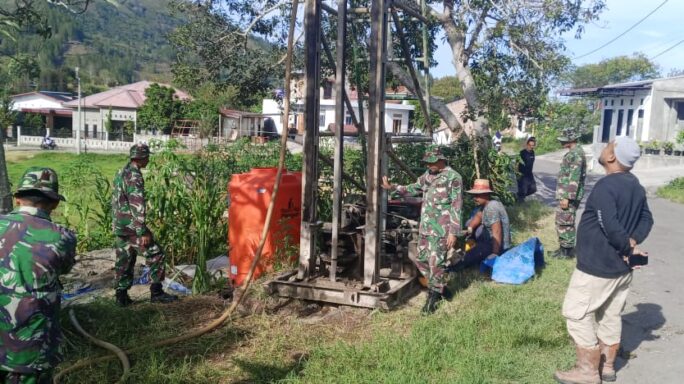 Atasi Kesulitan Masyarakat, Satgas TMMD Ke 121 Kodim 0106/Ateng Bangun Sumur Bor.