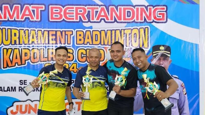 2 Orang Prajurit Badak Hitam Berhasil Sabet Juara I Turnamen Bulu Tangkis HUT Bhayangkara Ke – 78.