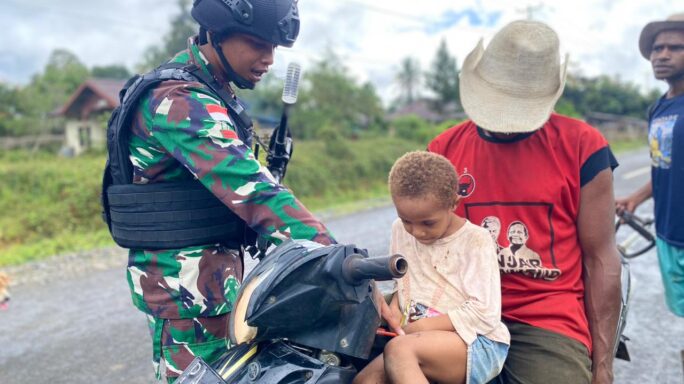 Satgas Pamtas Statis RI-PNG Yonif 111/KB Jaga Hati Dan Perasaan Masyarakat