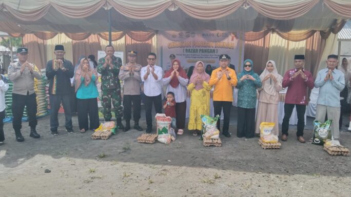 Danramil 09/Ketol Mendampingi PJ, Bupati Menutup Bazar Murah