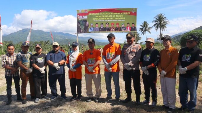 Dandim 0108/Agara Hadiri Gerakan Menanam Rumput Vetiper Memperingati 50 Tahun Kabupaten Aceh Tenggara.
