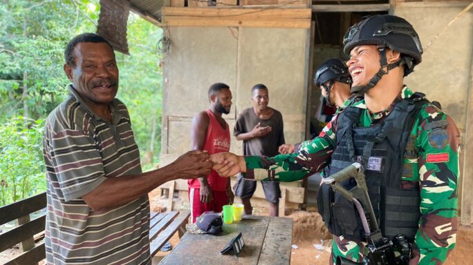Kehadiran TNI Dari Satgas Pamtas Statis RI-PNG Yonif 111/KB Berikan Pesan Damai Untuk Masyarakat