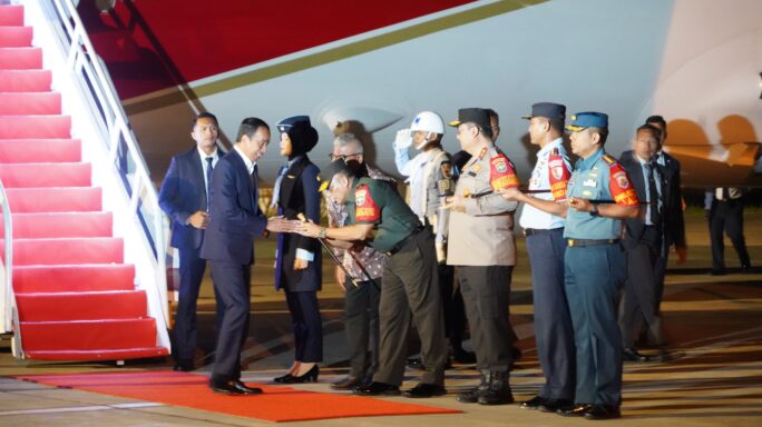 Pangdam IM Menyambut Kembali Kedatangan Presiden Republik Indonesia Ir. H. Joko Widodo Transit di Provinsi Aceh