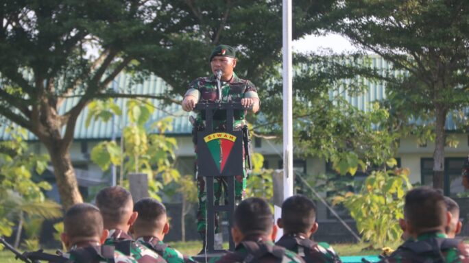 Pimpin Upacara Bendera 17 – an, Danbrigif 25/Siwah Bacakan Amanat Panglima TNI