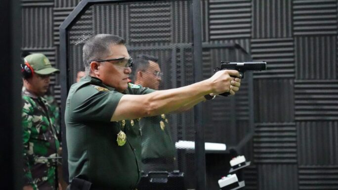 Pangdam IM Melaksanakan Latihan Menembak Pistol Eksekutif di Kesatria Sanggamara Shooting Range
