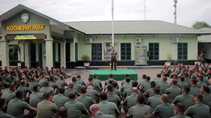 Dandim 0101/Kota Banda Aceh Pimpin Upacara Mingguan dan Beri Arahan Tegas Terkait Judi Online