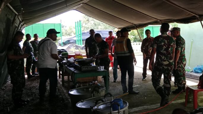 Angin Kencang Landa Aceh Utara, TNI Dirikan Dapur Umum Untuk Korban Bencana.