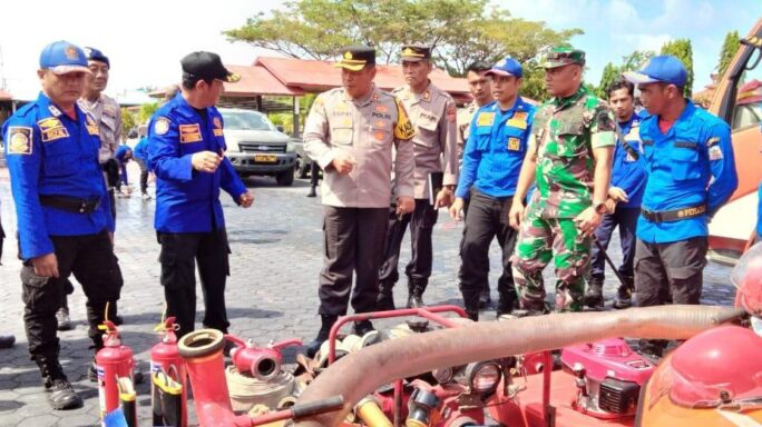 Dandim dan Kapolres Aceh Singkil Gelar Apel Cek Kendaraan dan Sarpras untuk Penanggulangan Kebakaran Hutan dan Lahan